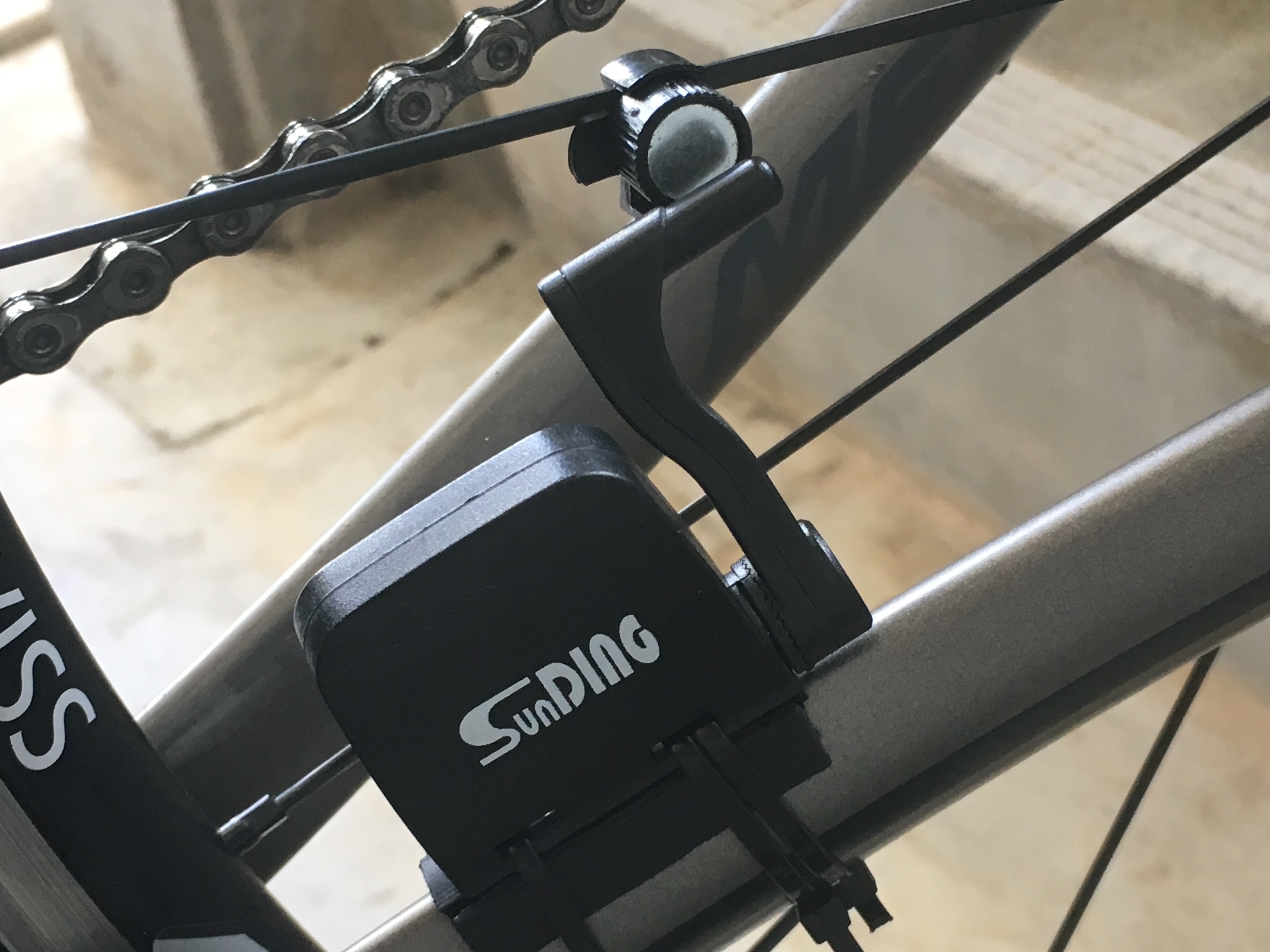 スピードセンサはこんな感じで